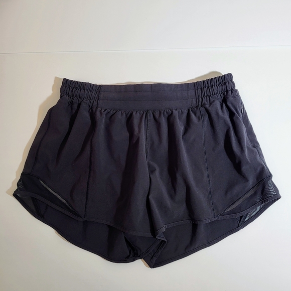 Lululemon Hotty Hot Short II Long 4" in Black Size 8 - Picture 1 of 11